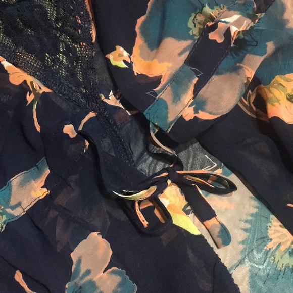 Navy Floral & Lace Kimono - Picture 3 of 3